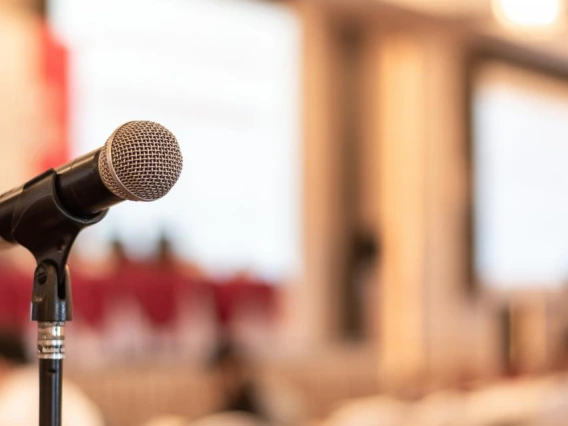 AdobeStock_mic