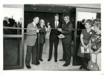 Opening Doors: From left: Sydney E. Salmon, MD; University of Arizona President Henry Koffler; Arizona Gov. Bruce Babbit and Vincent Fulginiti, MD.