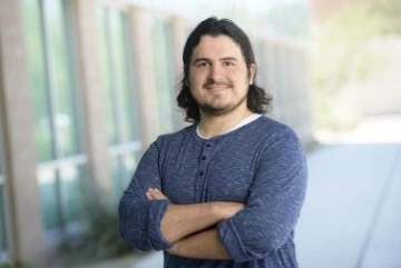 Undergraduate physiology major Ferris Saad got a first-hand look at the field of oncology through a summer internship program that paired him with a faculty mentor from the UArizona Cancer Center.